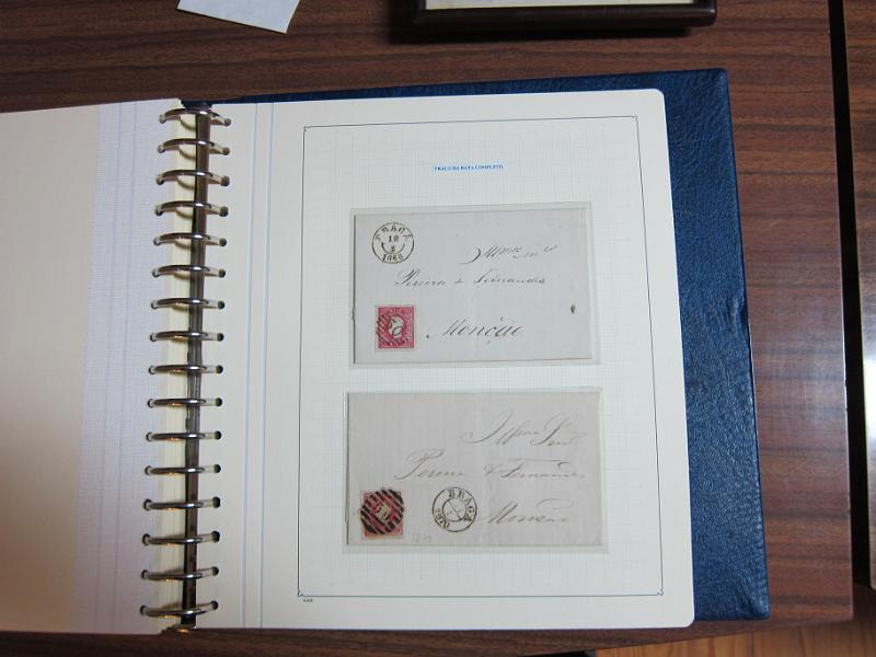 0019 (40).JPG -     Lote:    19      Marcofilia      Lotes Especiais       Descrição:         Portugal. Colecção especializada de carimbos de duplo círculo, tipo 1852, montada em 4 álbuns Lindner, com selos de diversas emissões e cartas, com estudo minucioso de cada marca. Lote a ver.         Lote       Valor Base:     &euro; 2.500,00     Valor Venda:     Retirado     